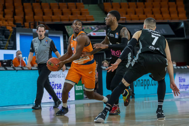 更是战术执 更是战术执